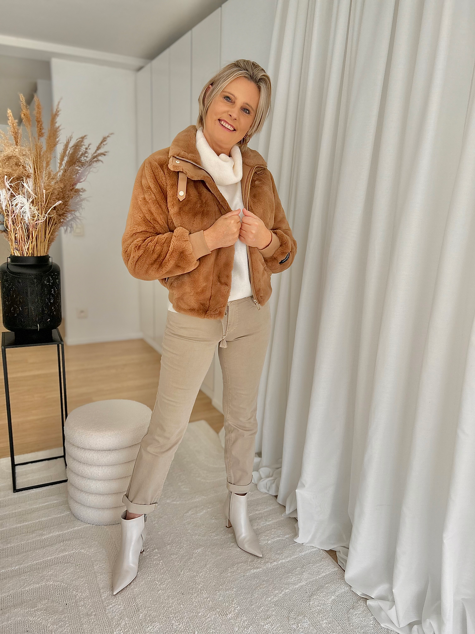 Thumbnail: 65850 Broek in lichtbeige kleur losser 7/8e model "BOBBY" van Para Mi