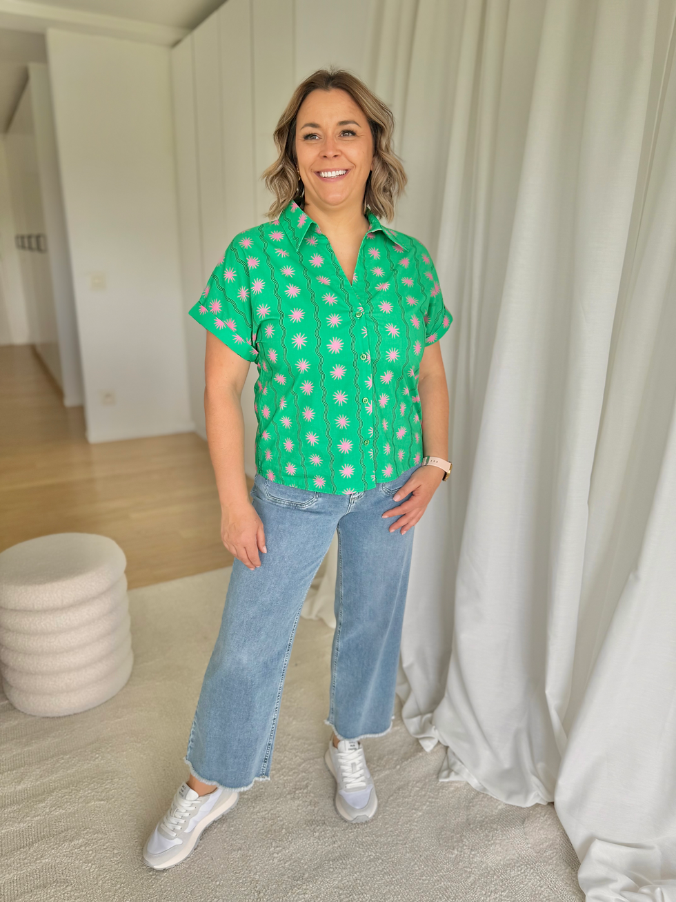 Thumbnail: 66862 Felgroene hemdsblouse met roze fantasie-print Ydence