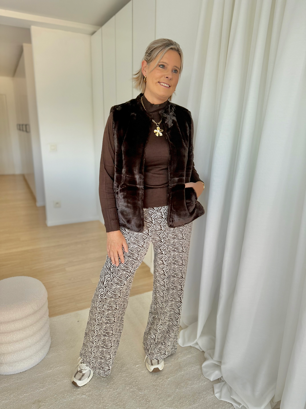 Thumbnail: 67915 Donkerbruine zebraprint broek op elastiek met wijde pijpen Ichi