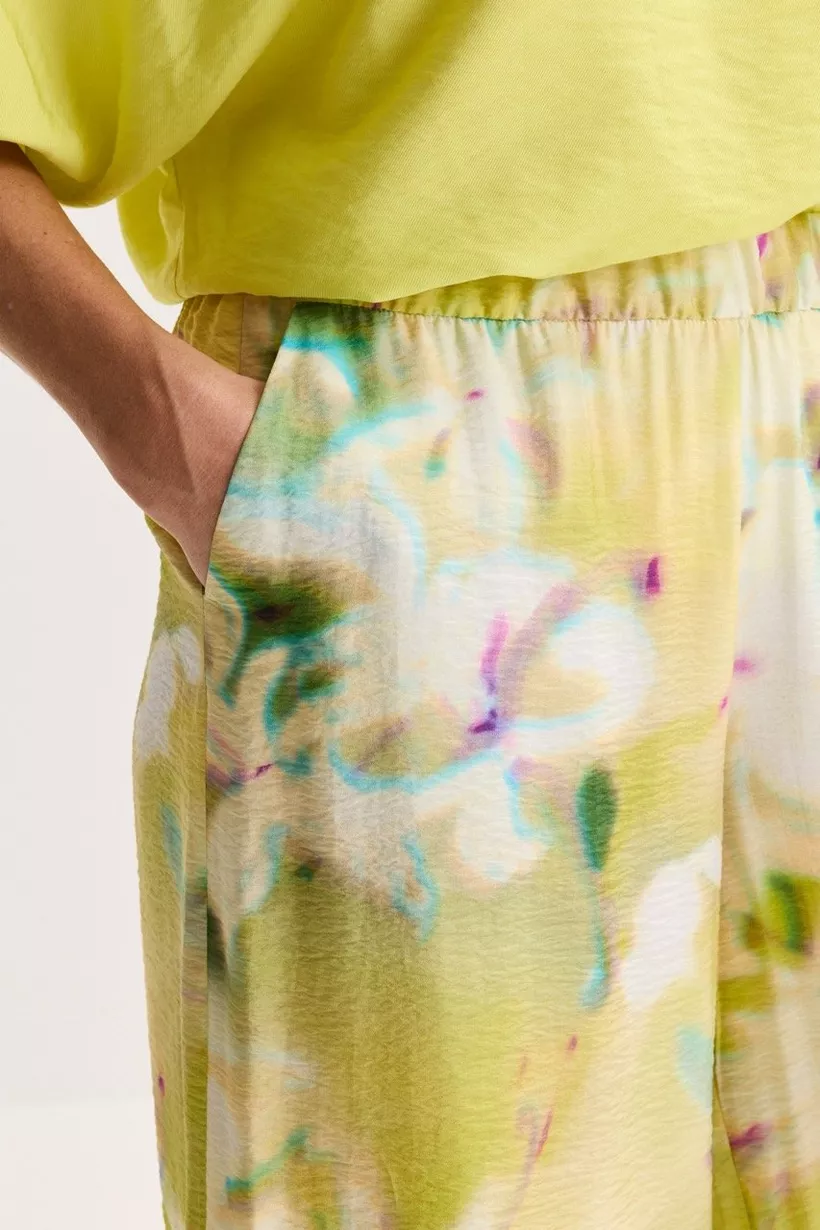 Thumbnail: 70145 Lichtgroene broek met bloemen cornita Mayerline