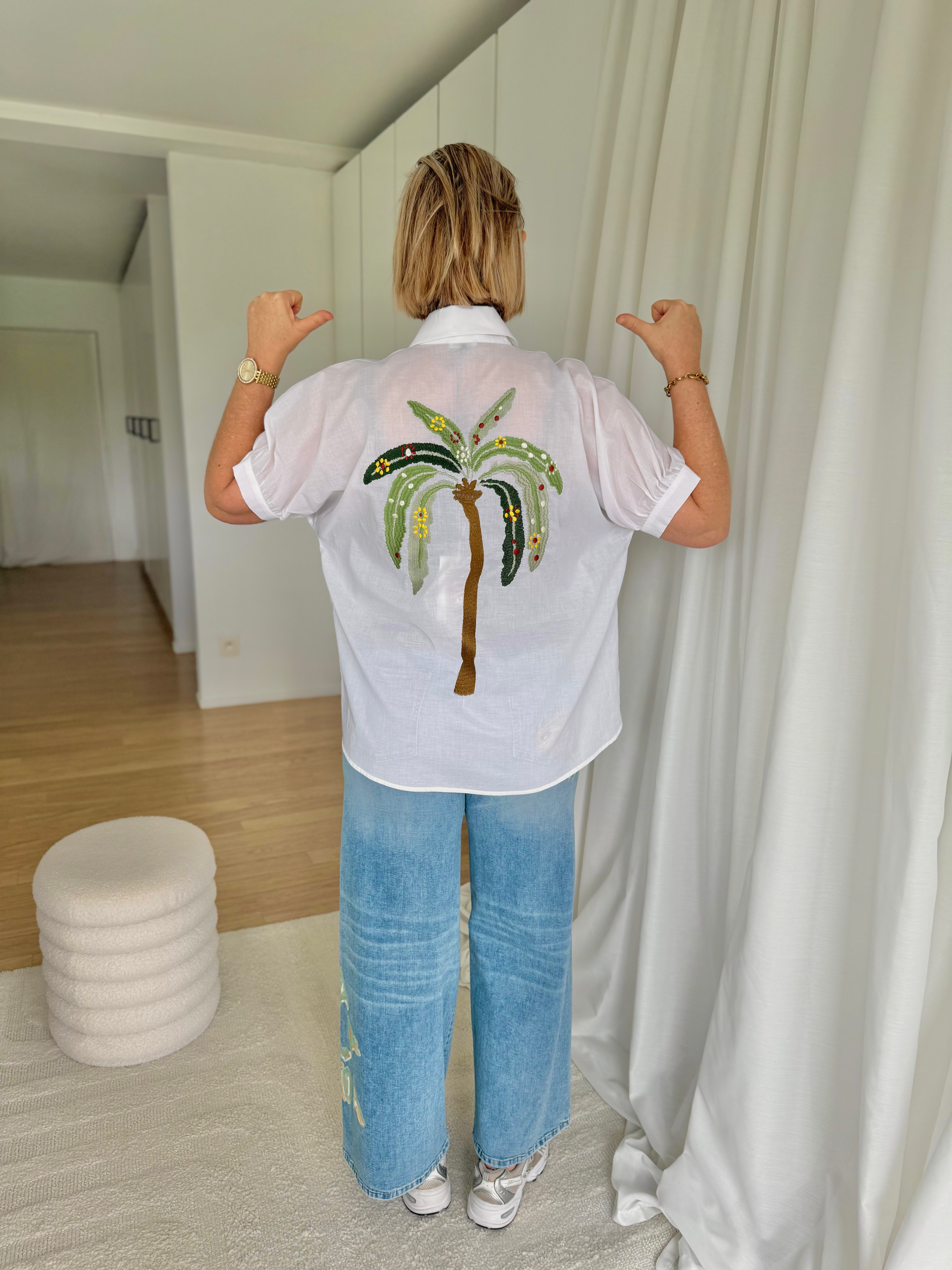 66757 Witte katoenen hemdsblouse met palmboom-fantasie Caroline Biss