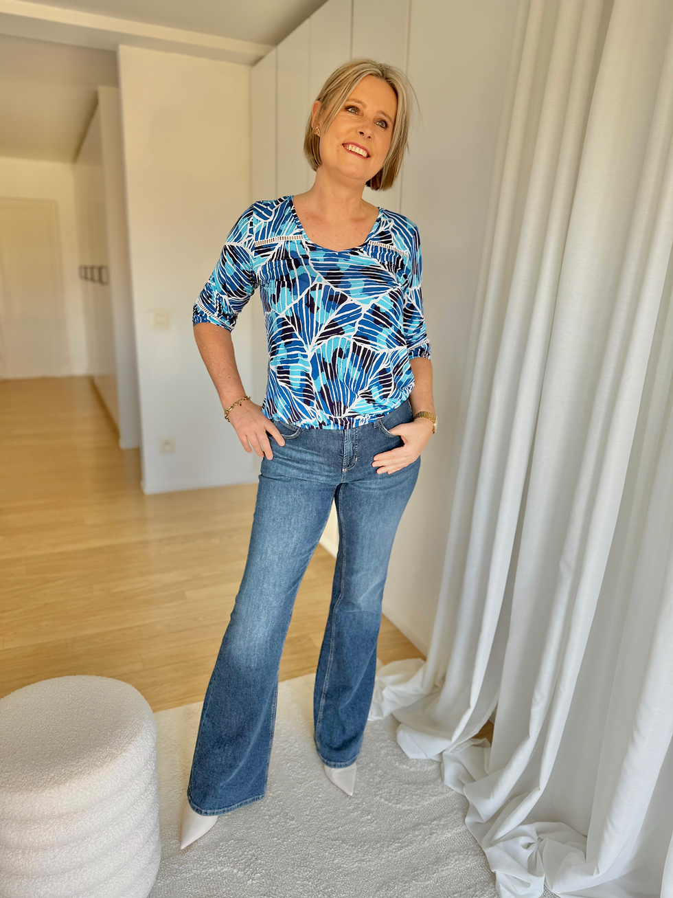 Thumbnail: 66322 Blouse in multicolor blauwe print stretch-kwaliteit Batida