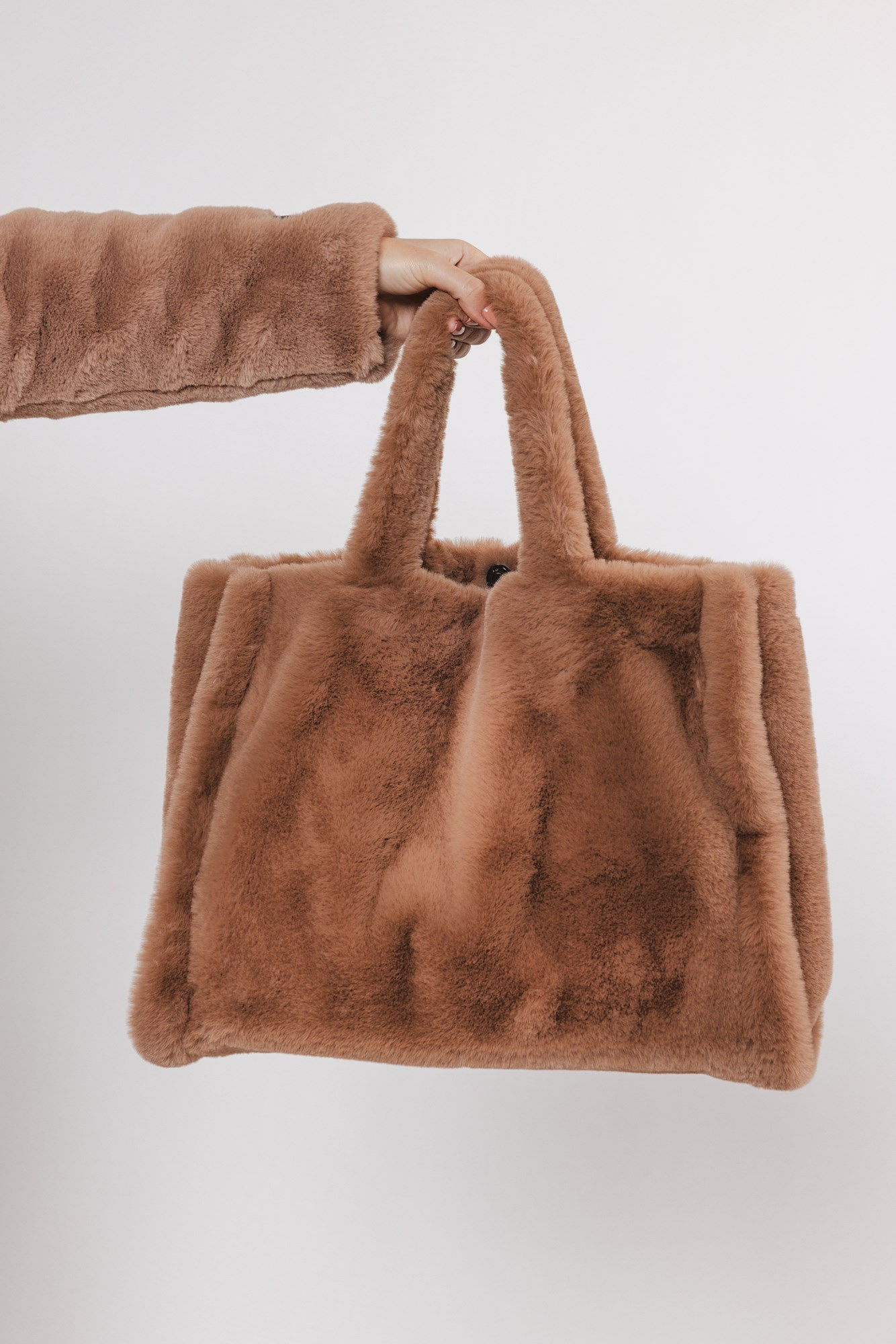 64360 Fluffy handtas large model Rino & Pelle