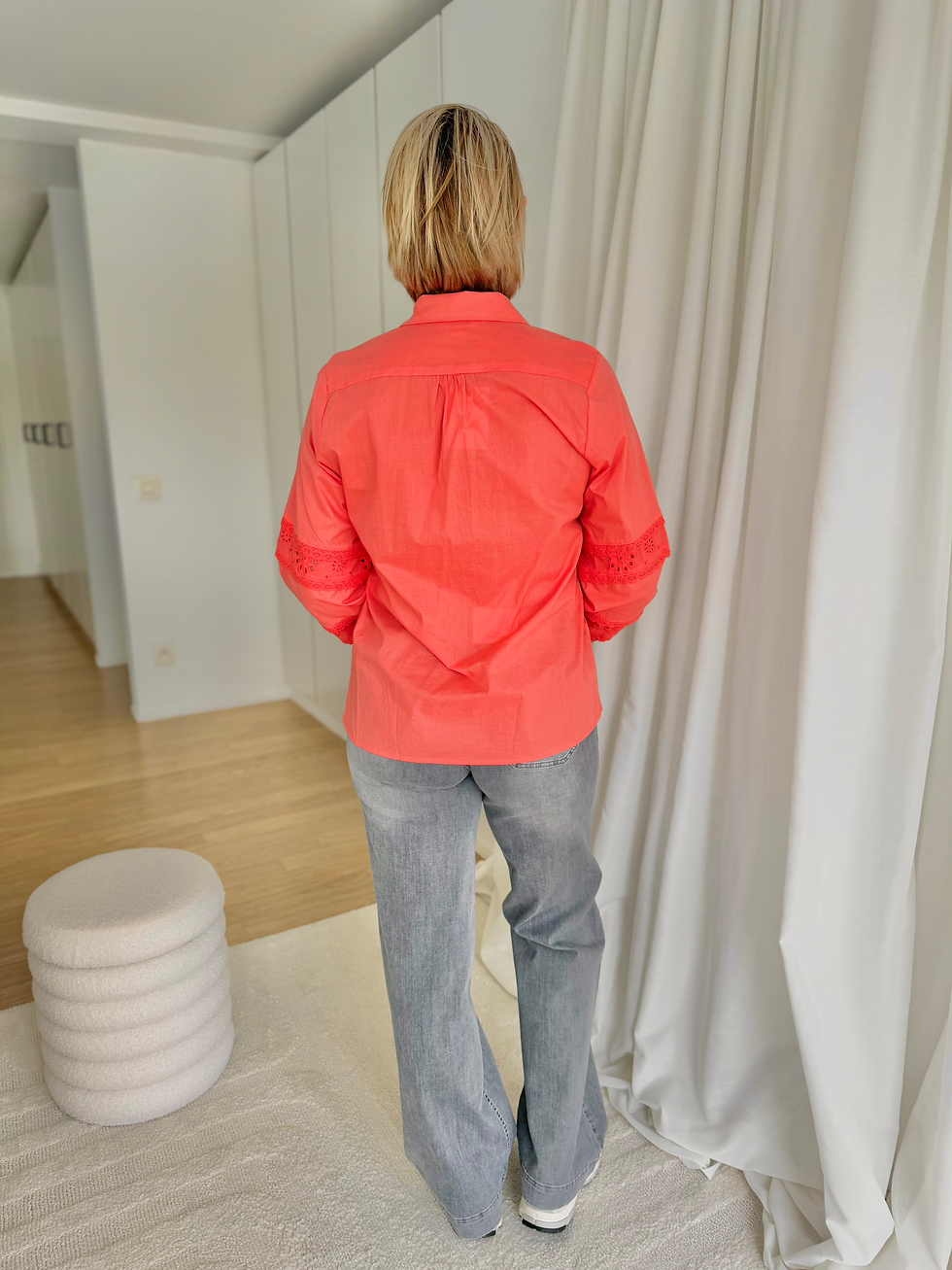 Thumbnail: 65902 Koraalrode oversized katoenen blouse met details CSL