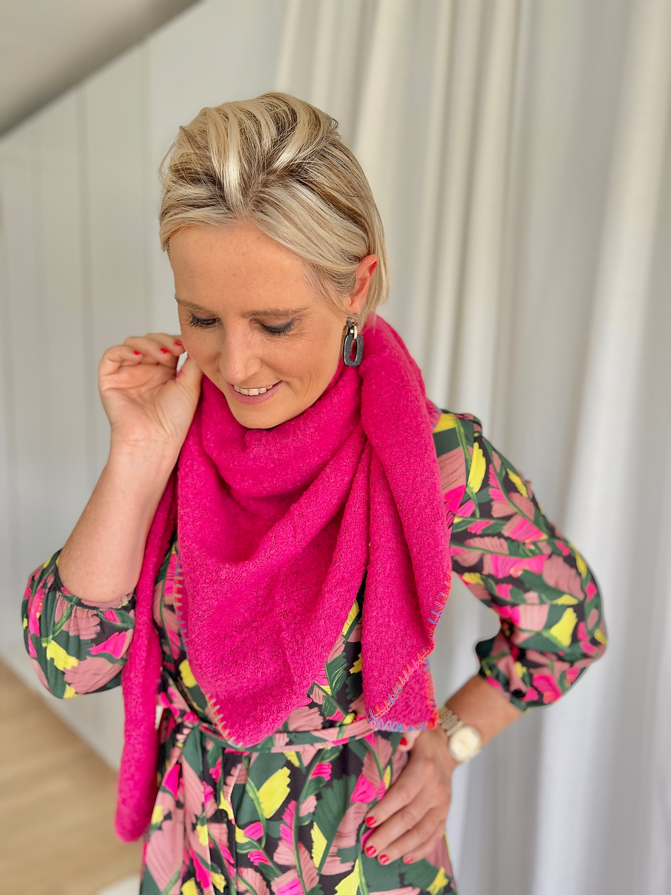 Thumbnail: 66077 Fuchsia roze ultra-zachte driehoekssjaal LM