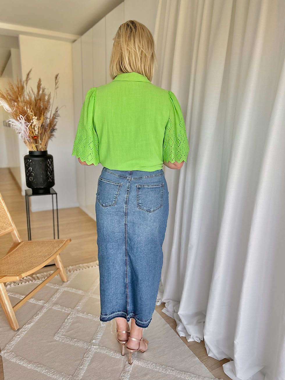Thumbnail: 63284 Jeansrok in donkerdere wassing met rafels onderaan Vila