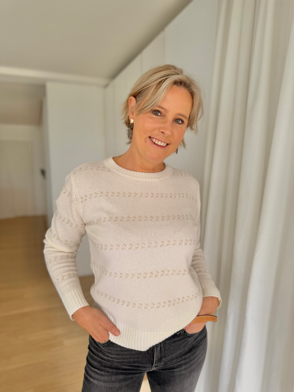 Thumbnail: 67904 Ecru wollen trui met licht-beige siersteek Question
