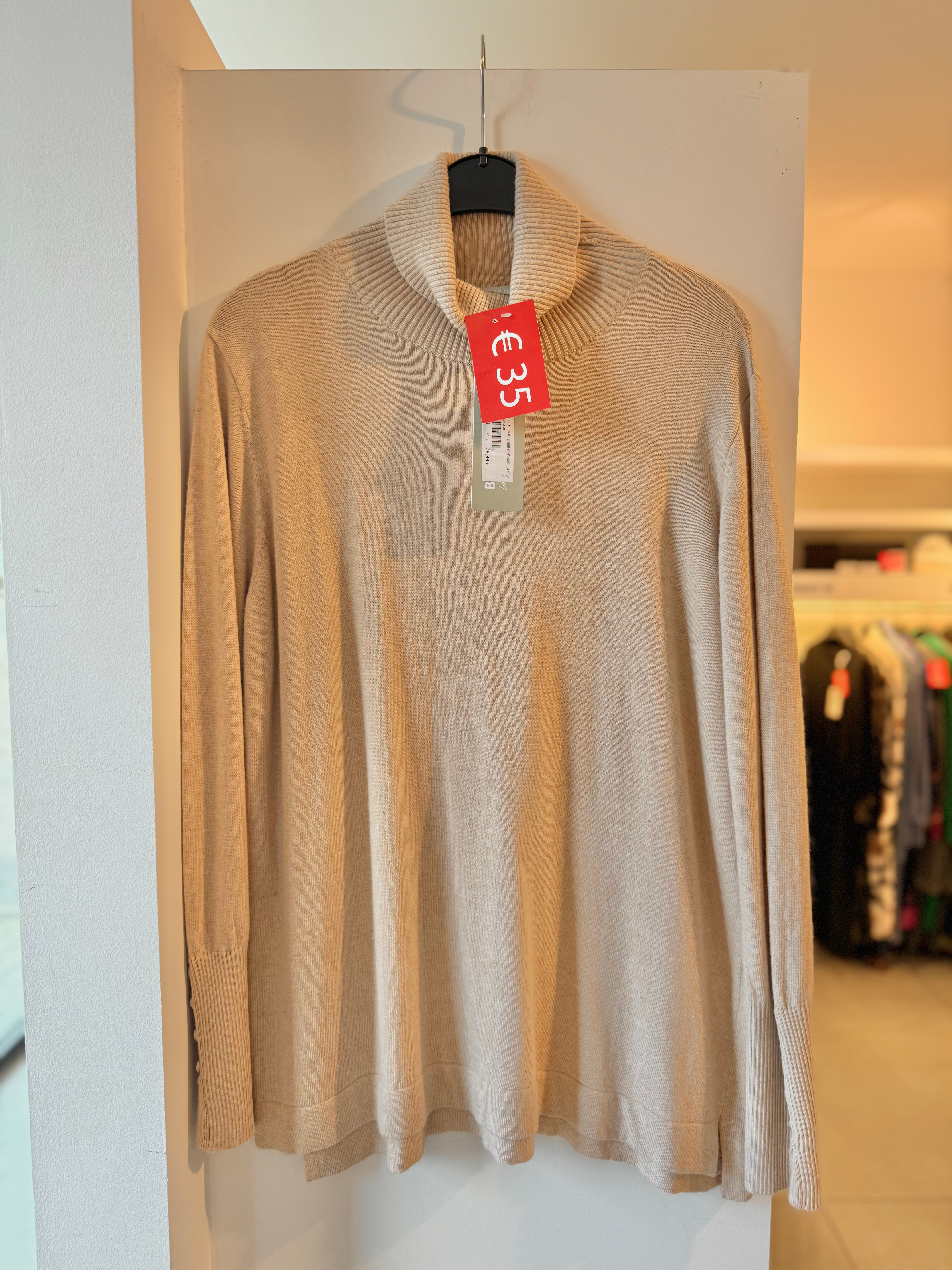 52689 Beige trui langer model Bianca