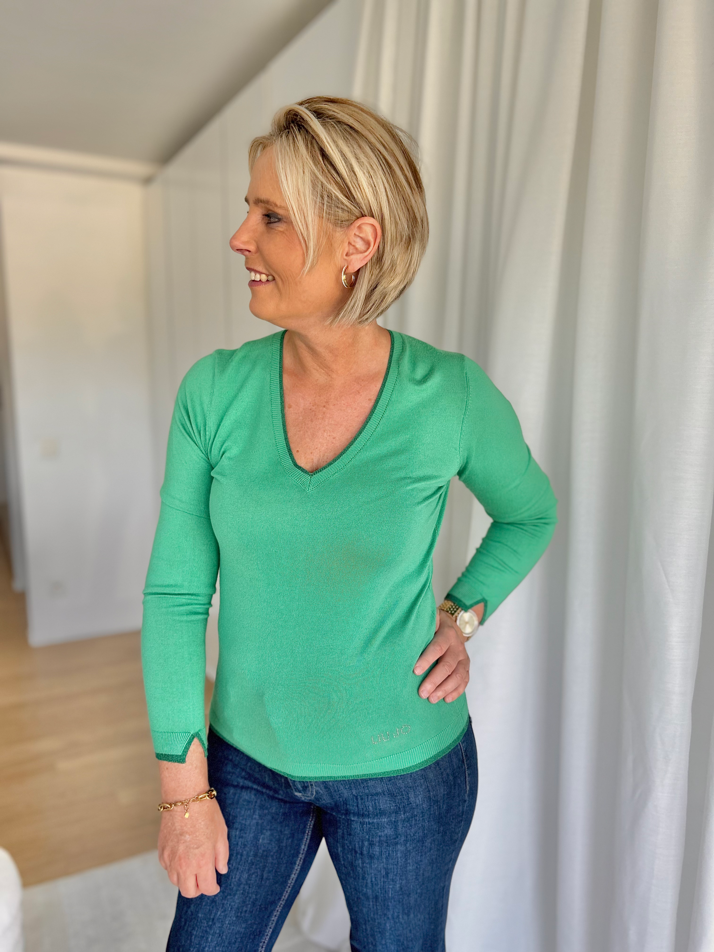 65368 Mintgroen truitje afgeboord met glinster en v-hals Liu Jo