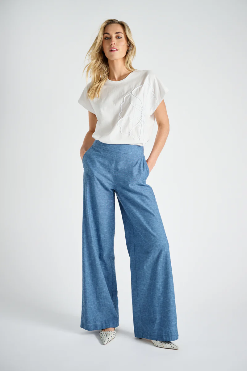 Thumbnail: 72040 Witte t-shirt met een witte bloem Marie Méro