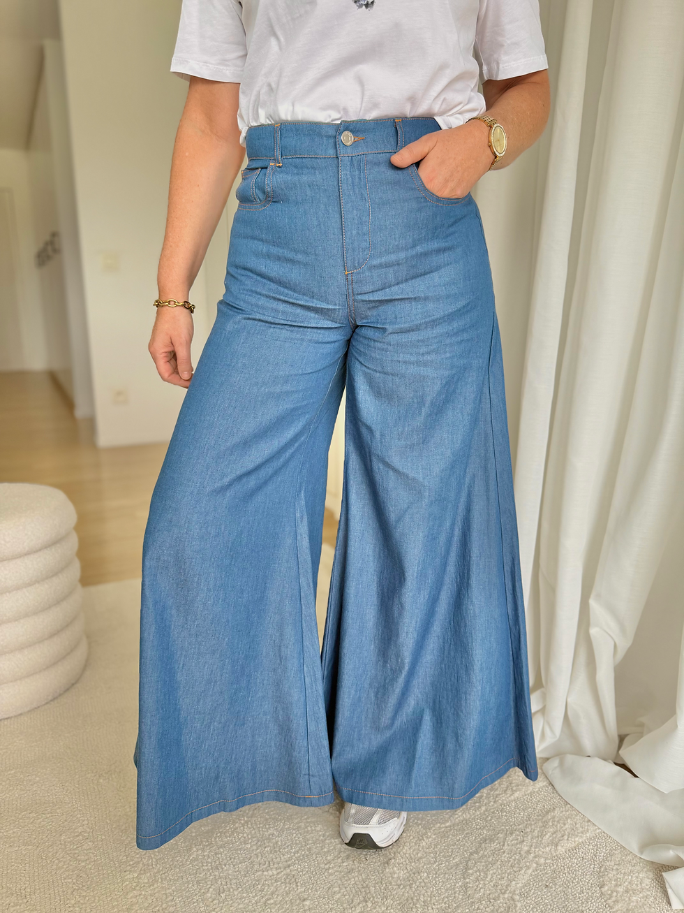 Thumbnail: 65713 Ultra-dunne jeans-look broek met wijde pijpen en hoge taille Liu Jo