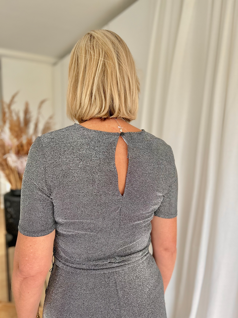 Thumbnail: 61740 Jumpsuit in fijne zilveren glinsterkwaliteit superstretch Vila