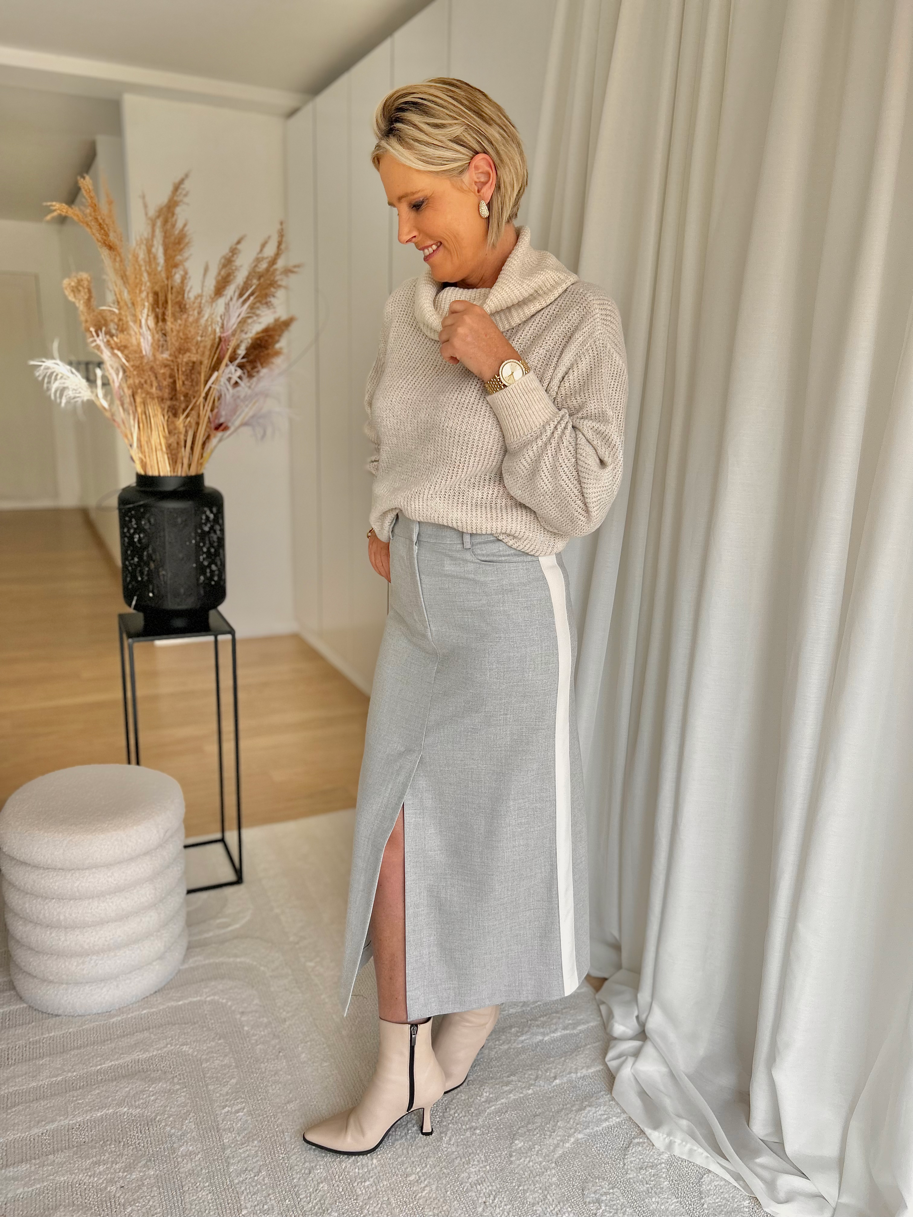 65225 Lichtgrijze rok met witte bies en schuifsluiting Senso