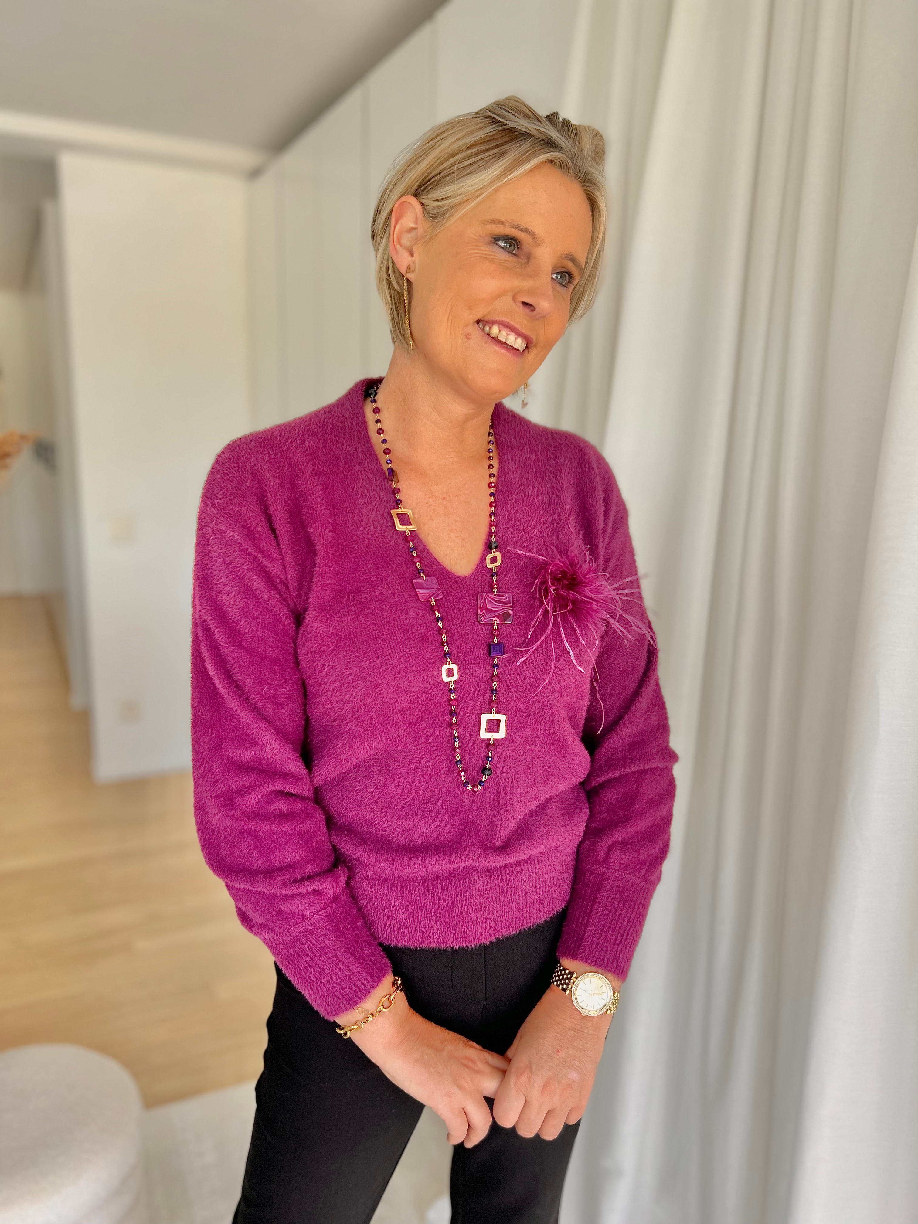 64904 Paarse fluffy trui met broche Atmos