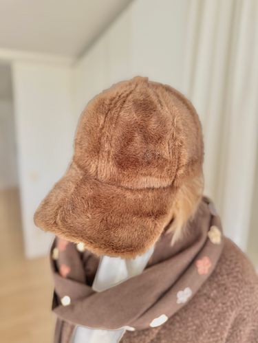 69696 Donkerbruine fluffy pet LM | Esenzo