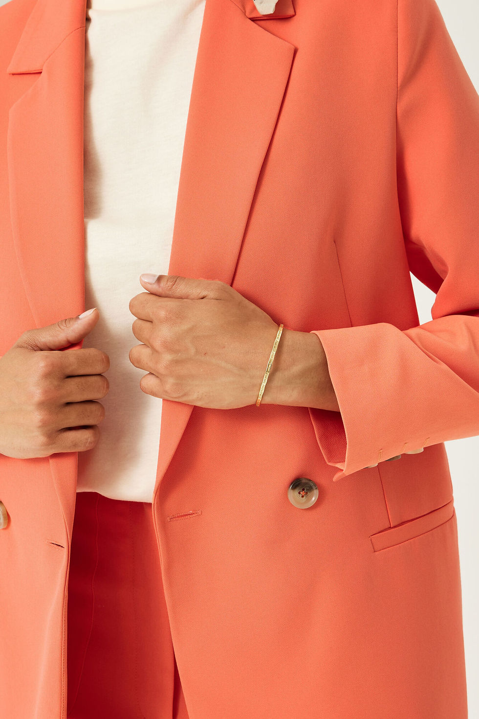 Thumbnail: 60335 Koraalkleurige blazer langer model Garcia