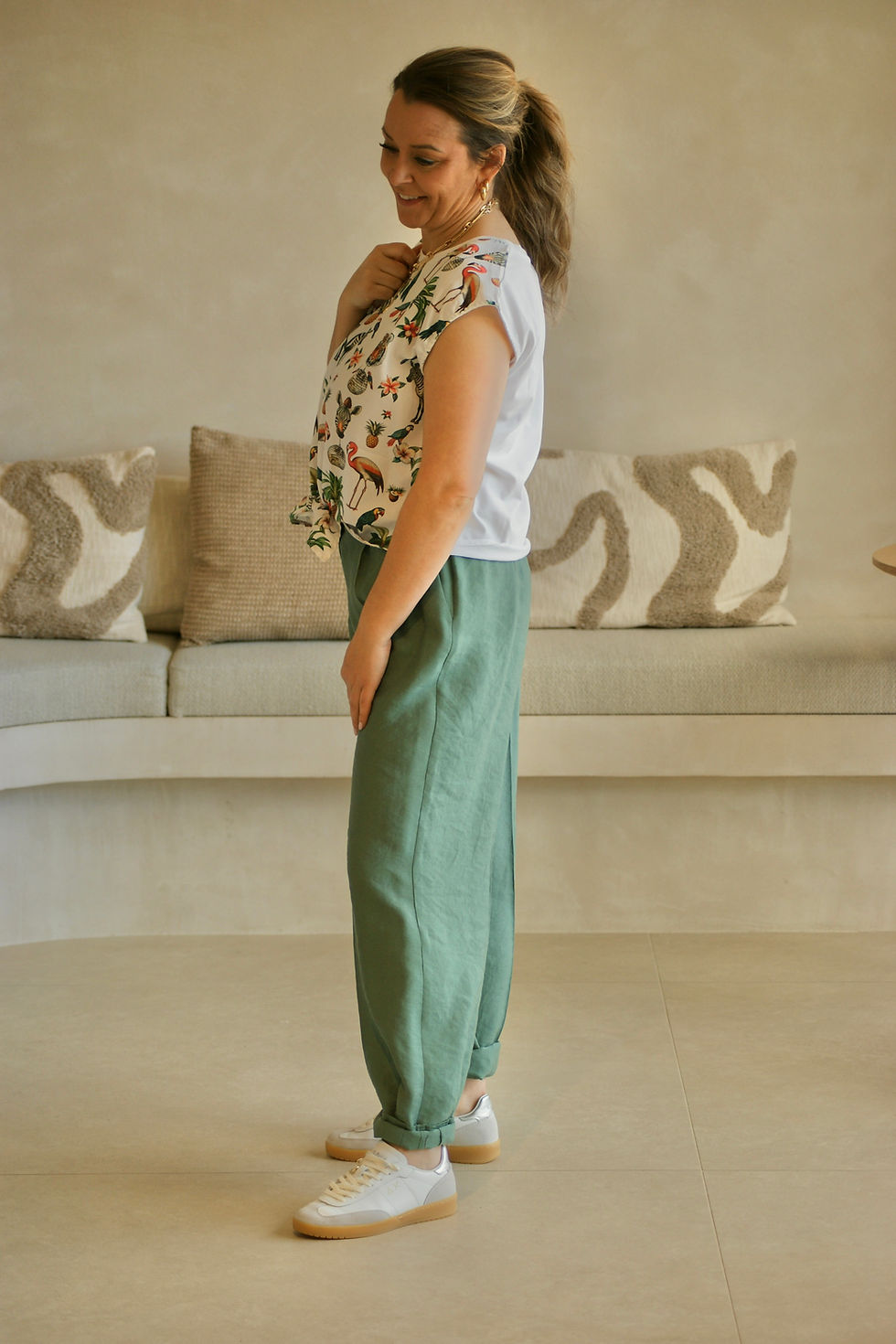 Thumbnail: 69665 Kakigroene broek met rekker onderaan Mayerline