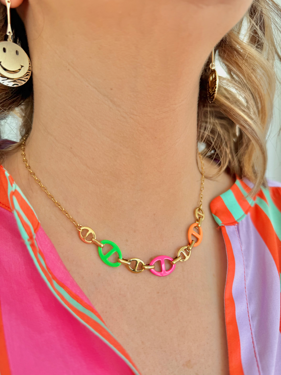 Thumbnail: 67340 Korte gouden halsketting met multicolor details LM