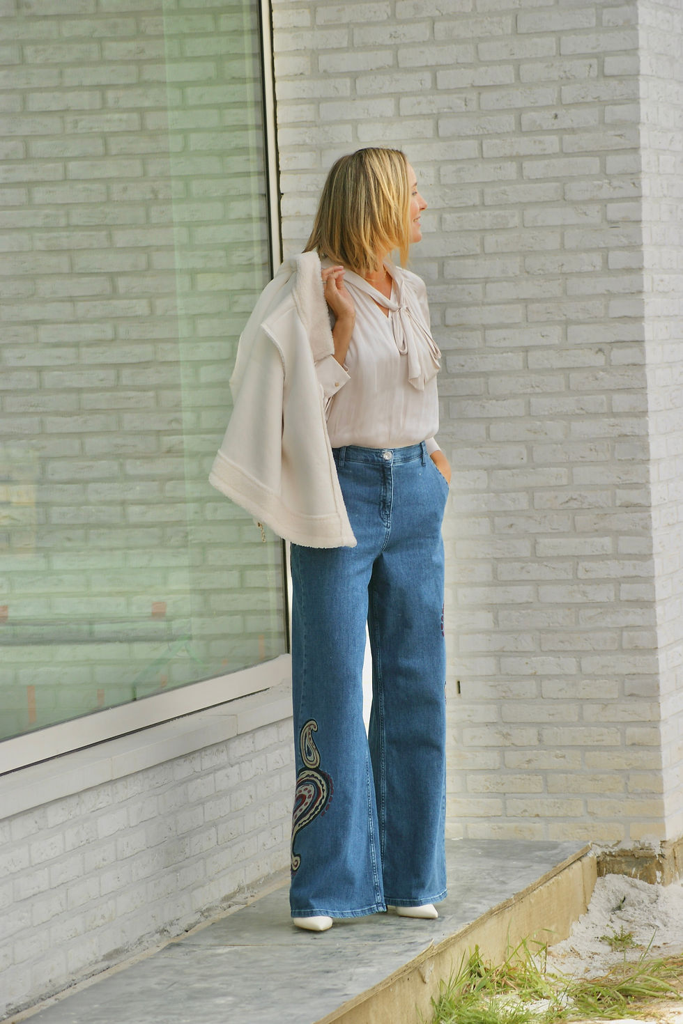 Thumbnail: 68065 Ecru hemdsblouse met strik in fijne kwaliteit Senso