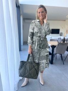 58442 Midi-jurk print khaki ecru Gigue