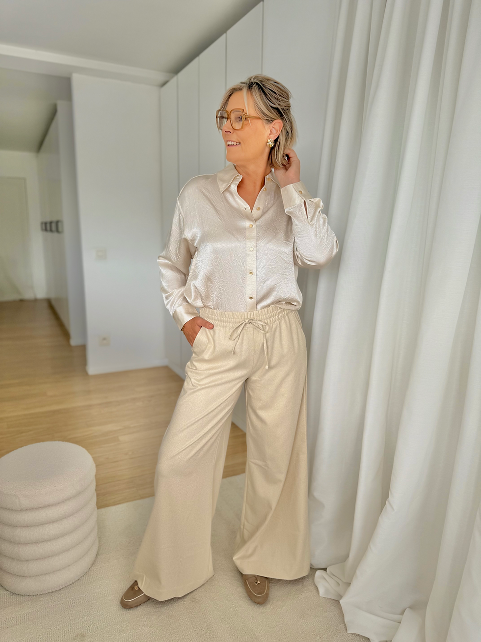 Thumbnail: 67925 Gouden satijn-look hemdsblouse in structuur-stof Esqualo