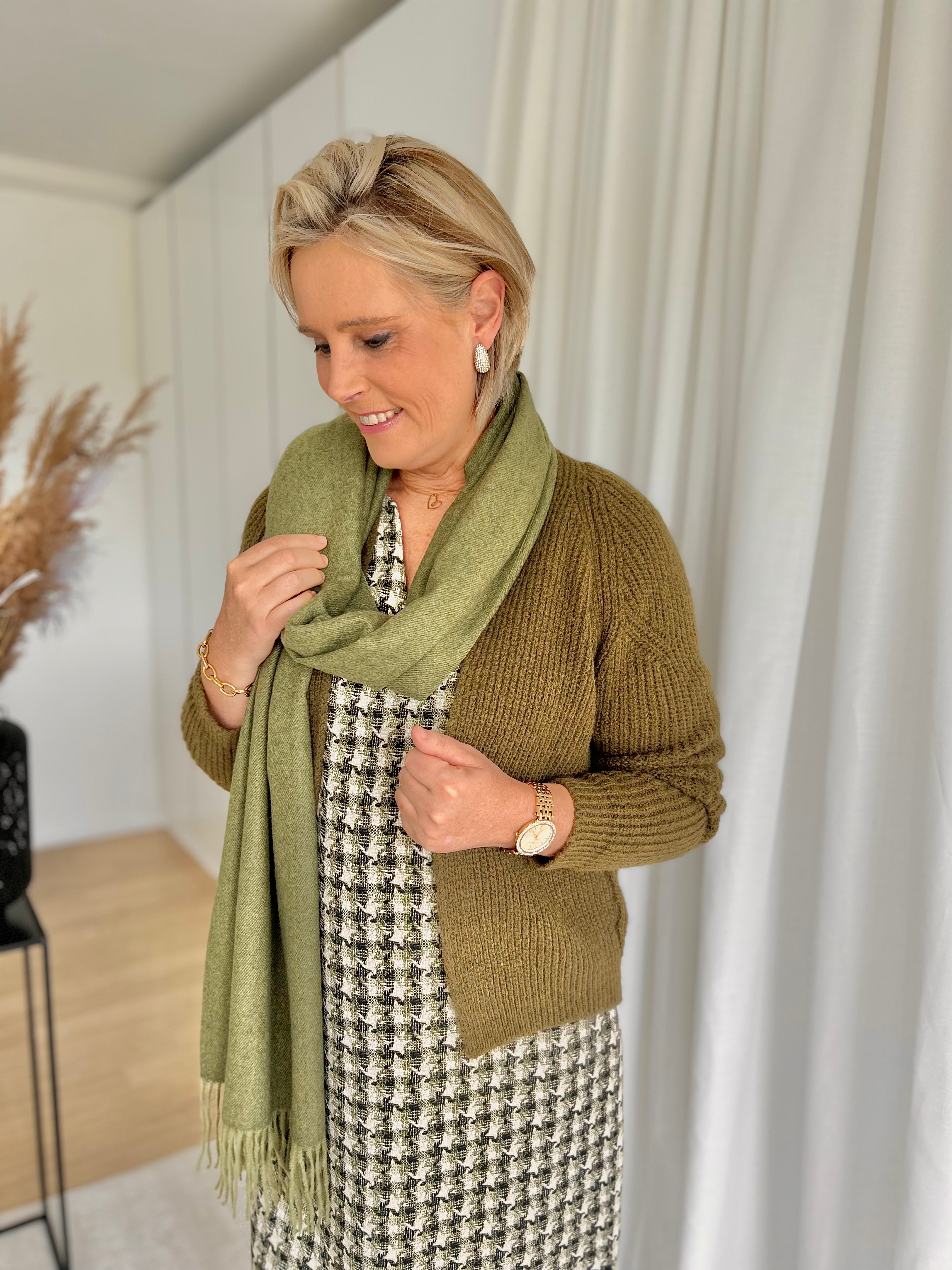 64954 Kakigroene basic cardigan zonder sluiting Signe & Nature