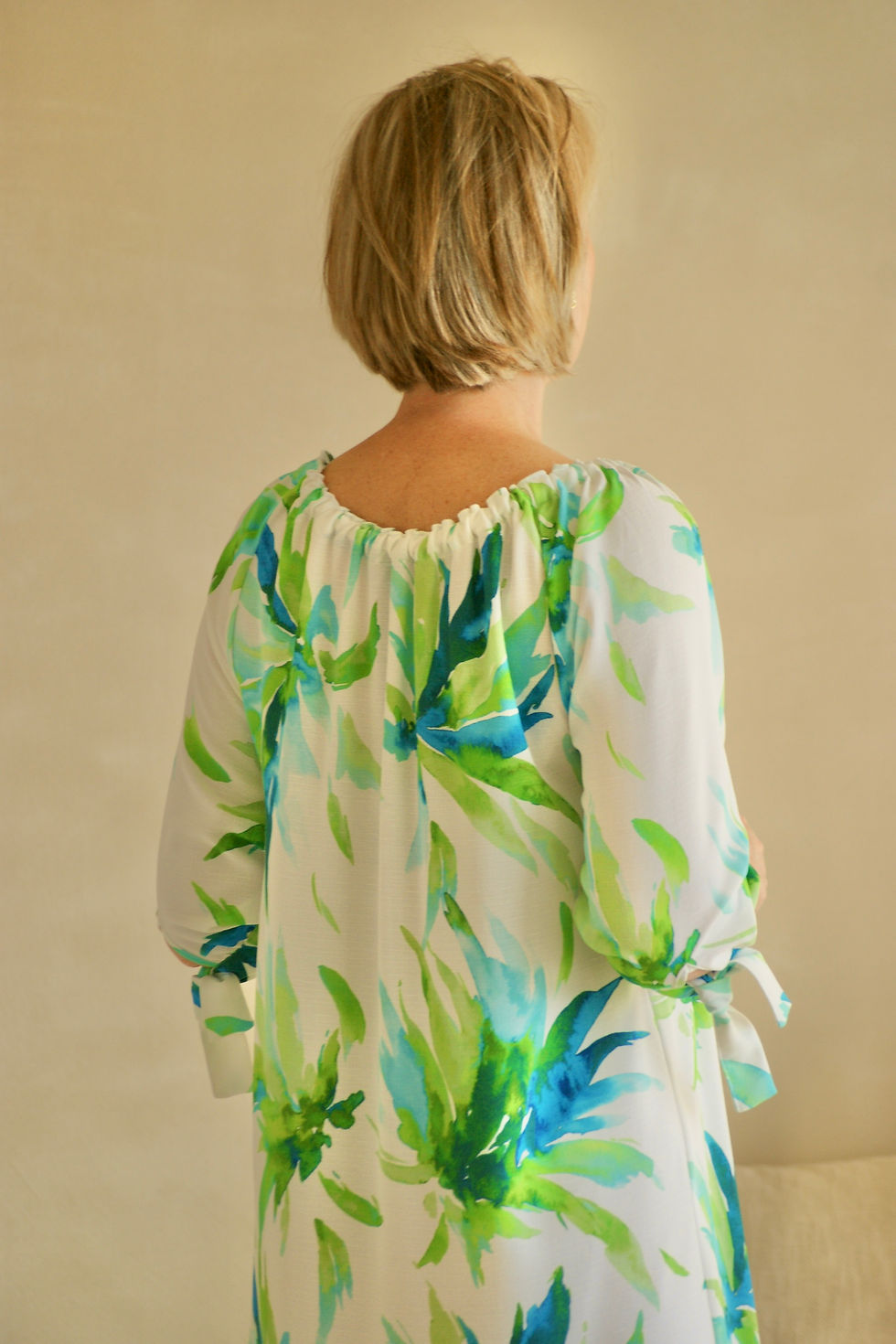 Thumbnail: 69234 Witte jurk met gekleurde print Punto