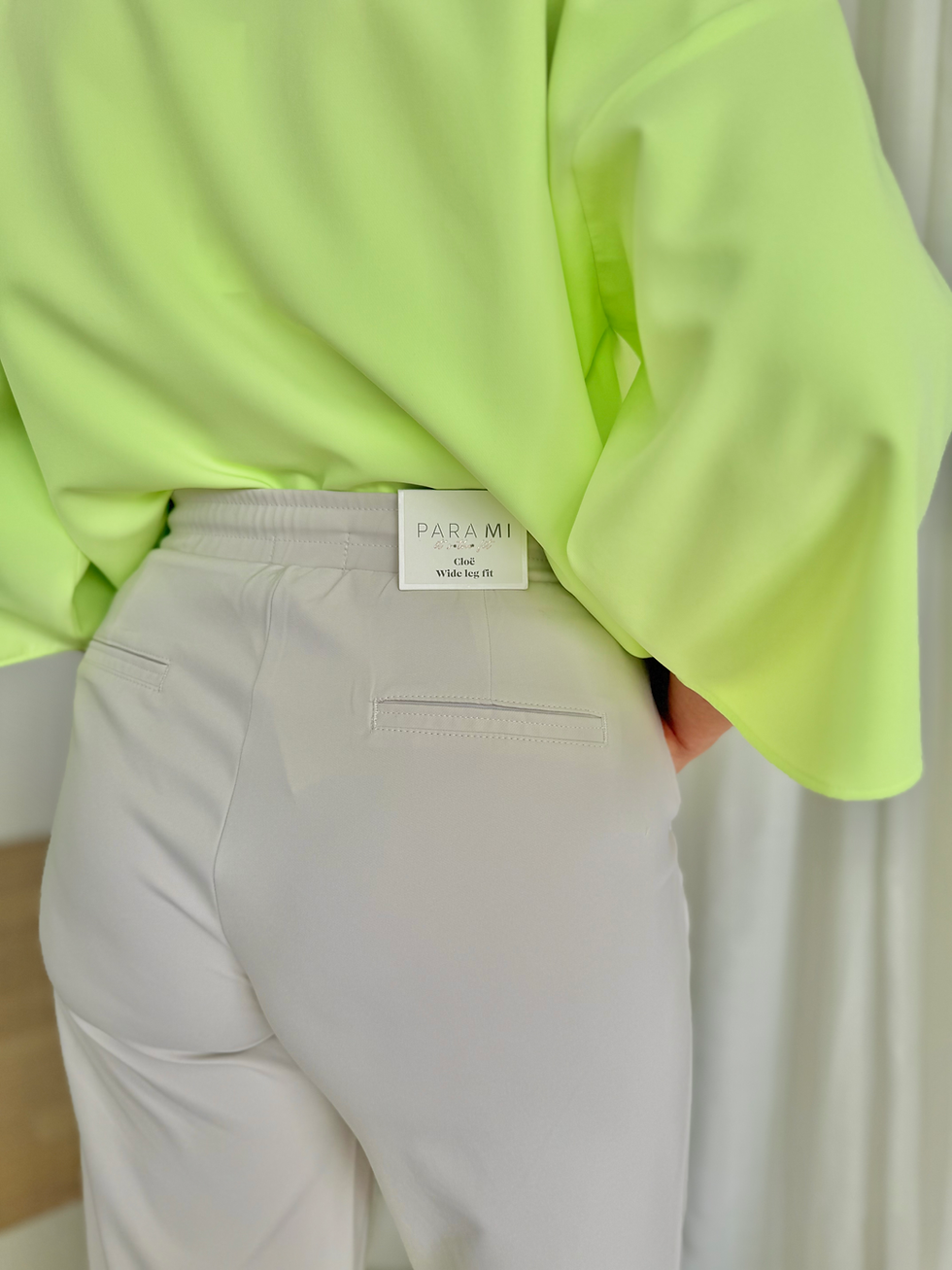 Thumbnail: 66299 Comfortabele broek op rek met wijde pijpen in ecru model 'Cloe' Para Mi