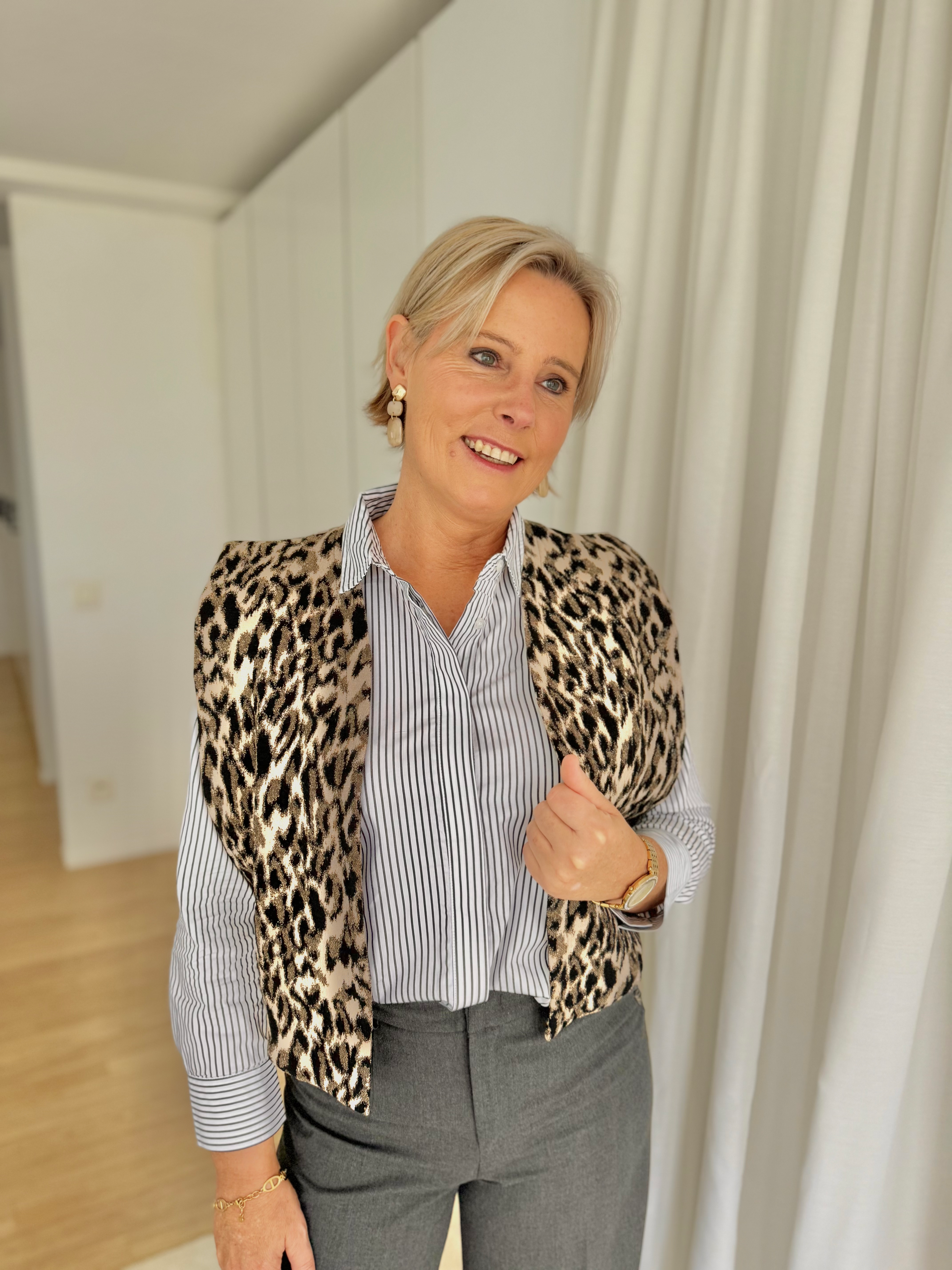 70406 Kort boxy leopard jasje zonder mouwen La Lotti