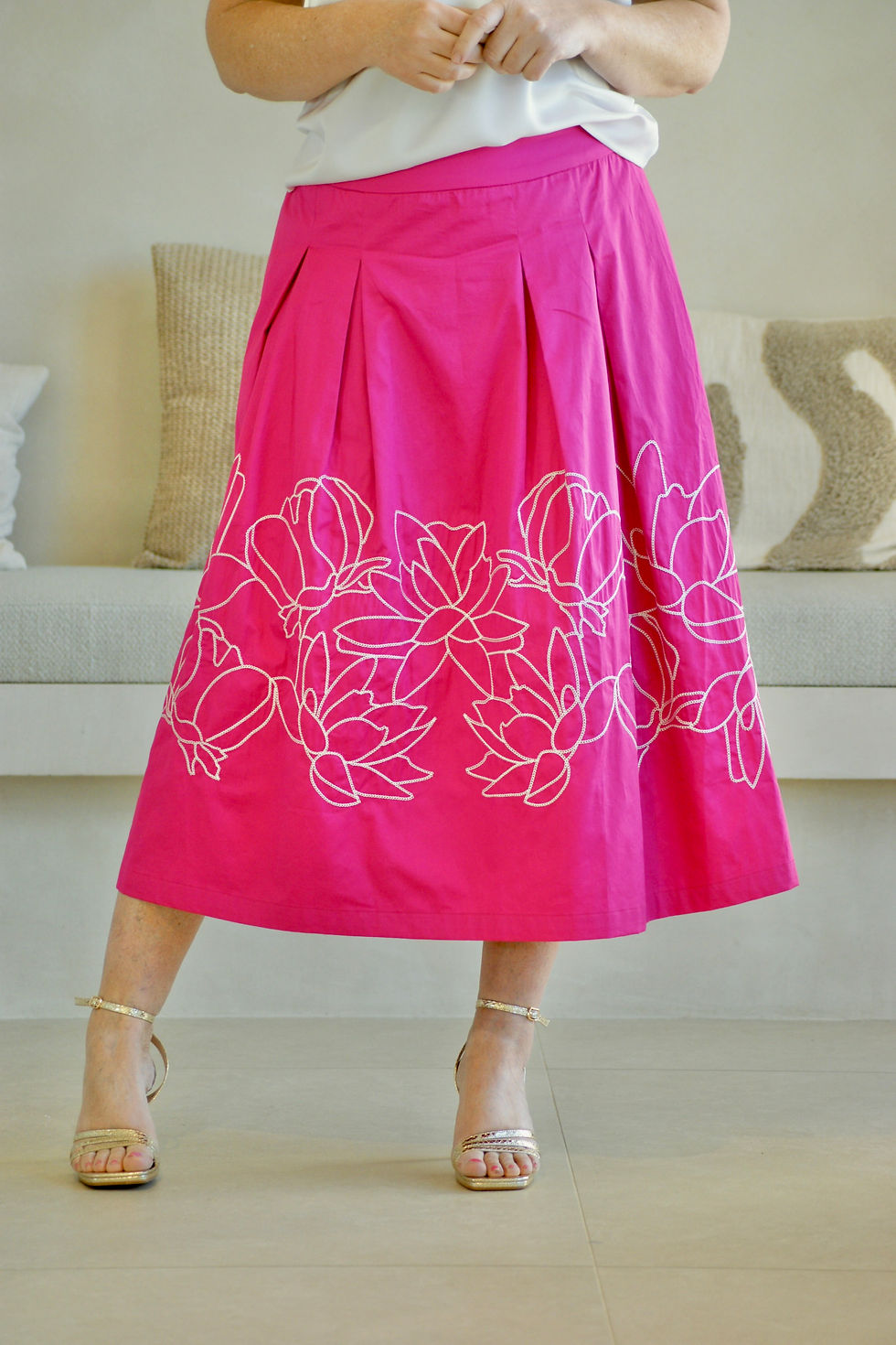 Thumbnail: 69928 Fuchsia roze katoenen rok met witte opgestikte bloemen Atmos
