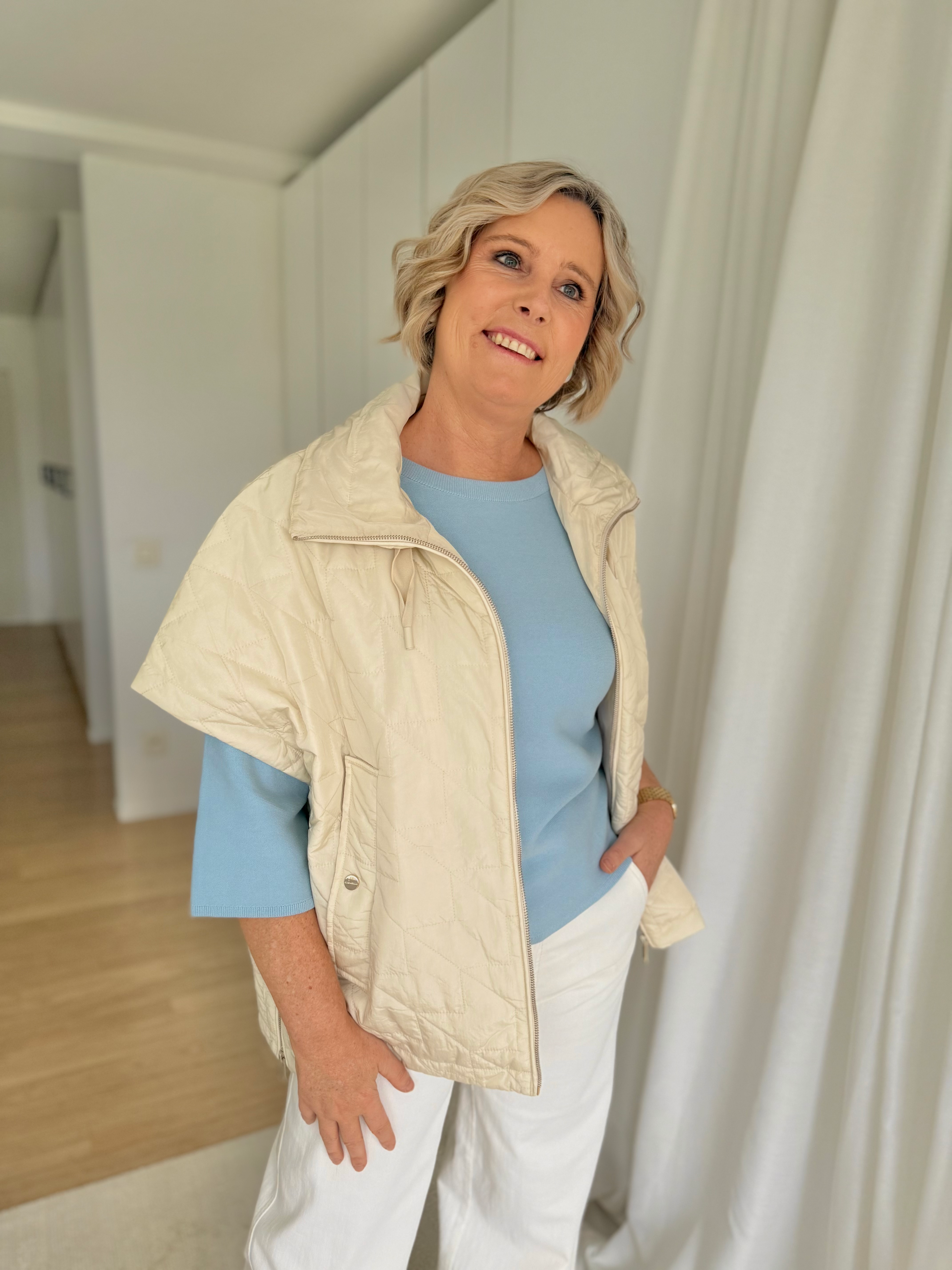 66680 Ecru cape-jas zonder mouwen oversized model Rino & Pelle