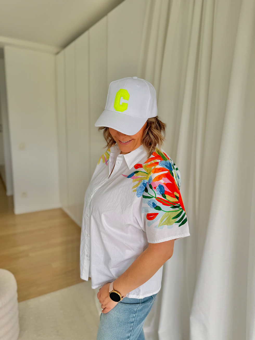 Thumbnail: 68371 Witte hemdsblouse met fantasie op schouder Mayerline