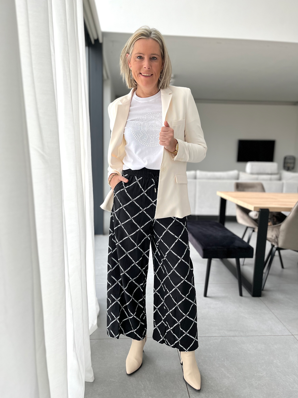 Thumbnail: 59772 Zwart broek op rek met logo KARL LAGERFELD