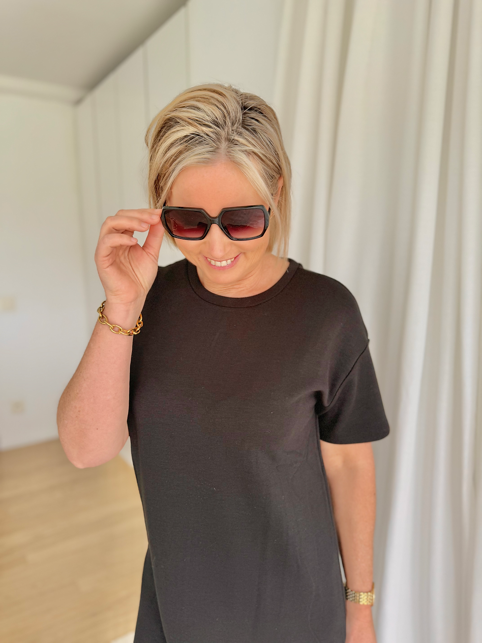 Thumbnail: 66796 Zwarte sweaterjurk in stretch-kwaliteit met split Vila