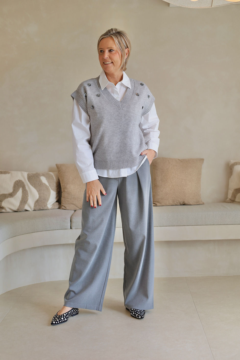 Thumbnail: 71566 Lichtgrijze geklede broek met bandplooien YAYA