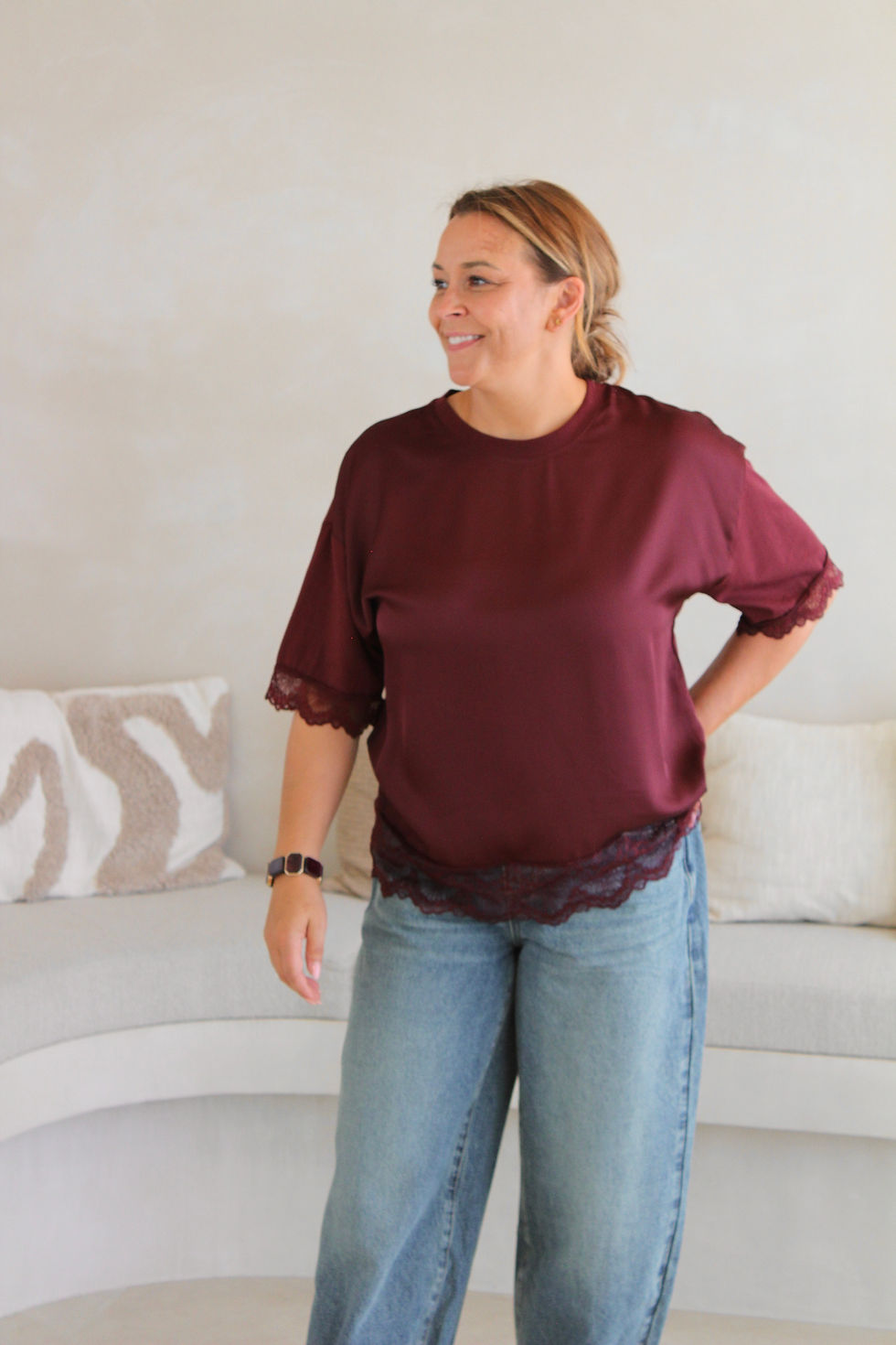 Thumbnail: 71699 Bordeaux katoenen t-shirt satijn-look met kant Esqualo