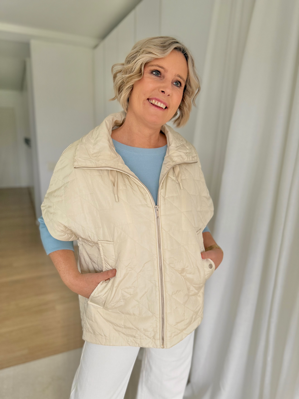 Thumbnail: 66680 Ecru cape-jas zonder mouwen oversized model Rino & Pelle