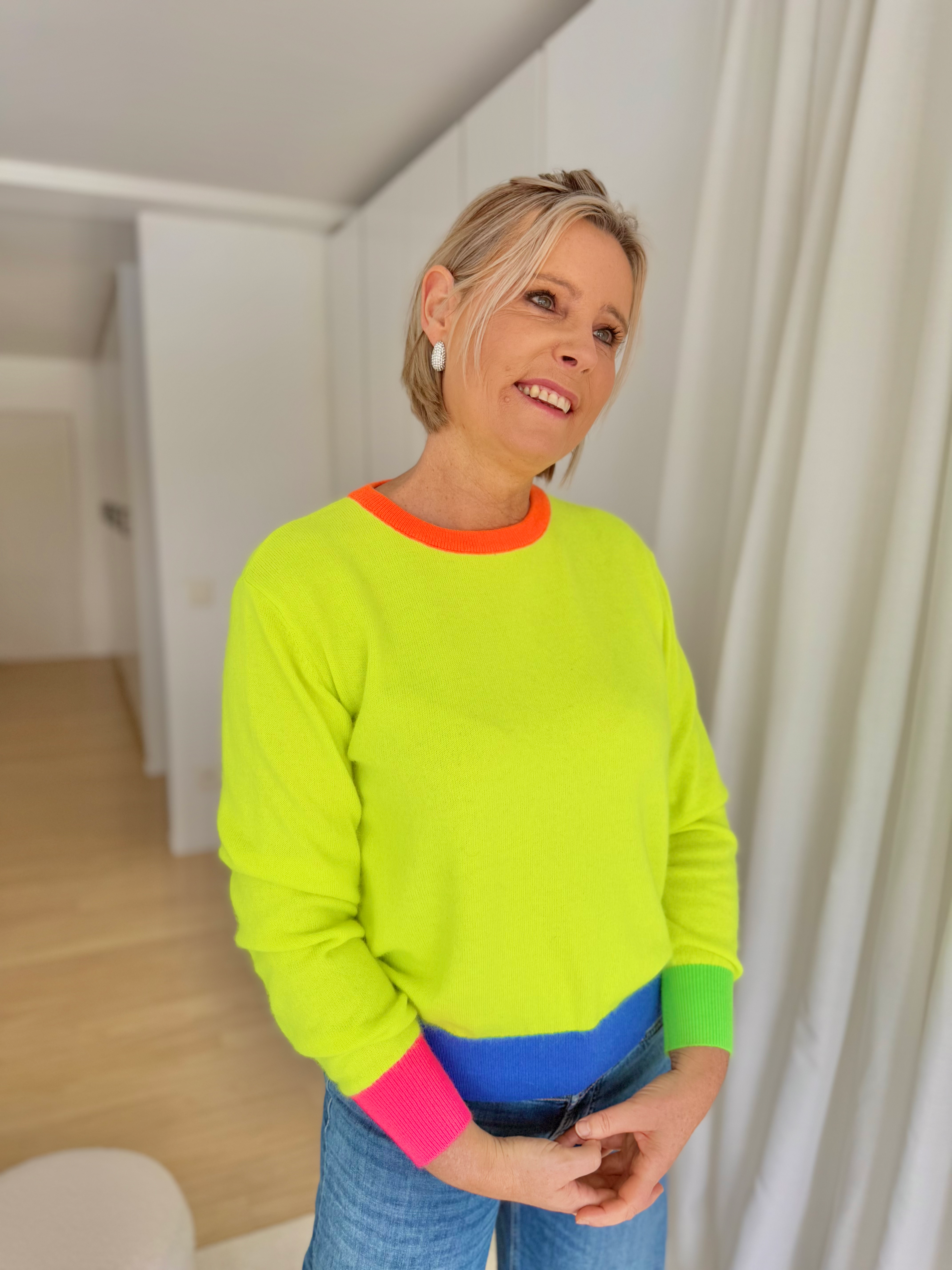 67325 Fluo gele trui met multicolor boorden M-I