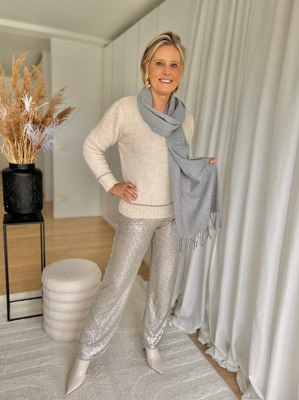 Thumbnail: 62590 Beige glitterbroek met zilveren pailletten op rek Freequent