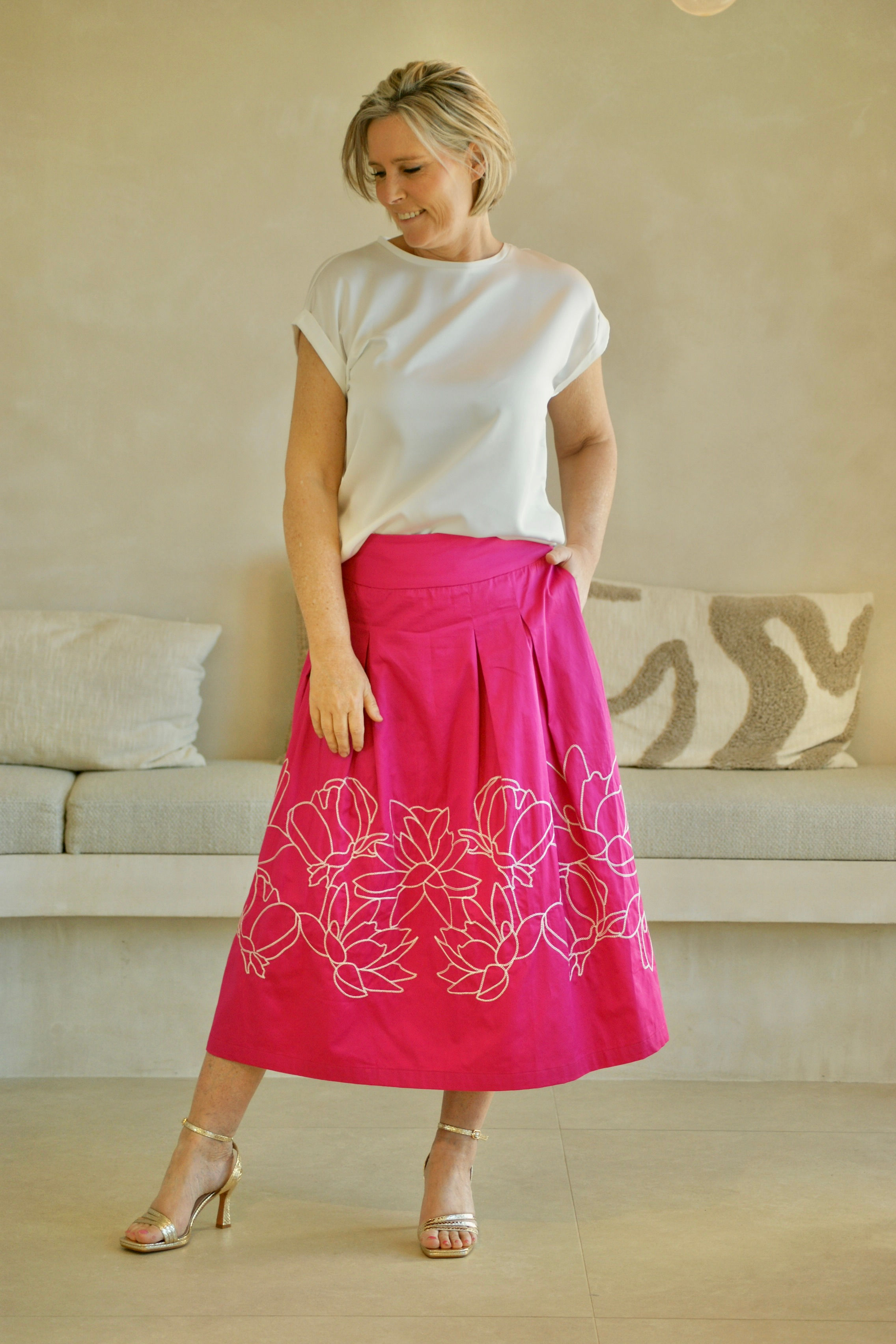 69928 Fuchsia roze katoenen rok met witte opgestikte bloemen Atmos