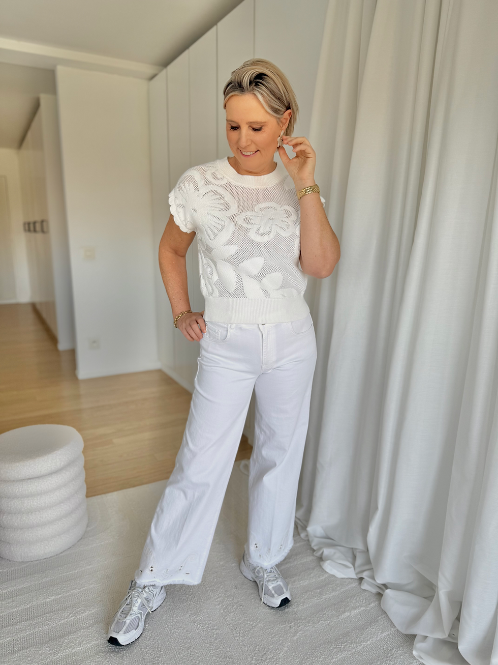 Thumbnail: 66275 Witte jeans wijde pijp met rafels + fantasie onderaan 'Mira ajour' Para Mi