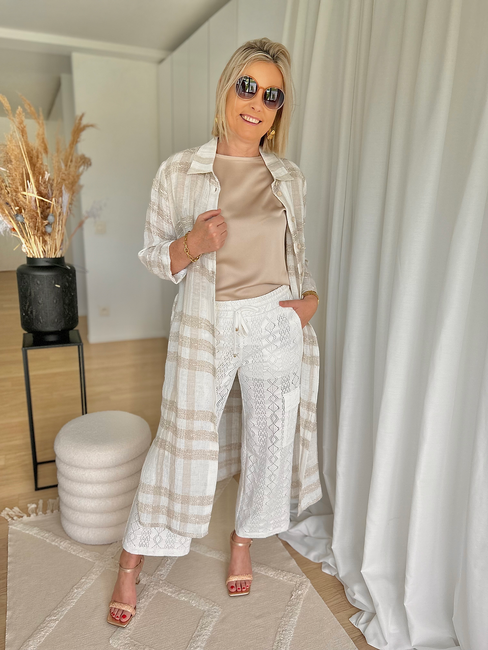 Thumbnail: 63349 Witte kanten broek op rek met zakjes Cambio