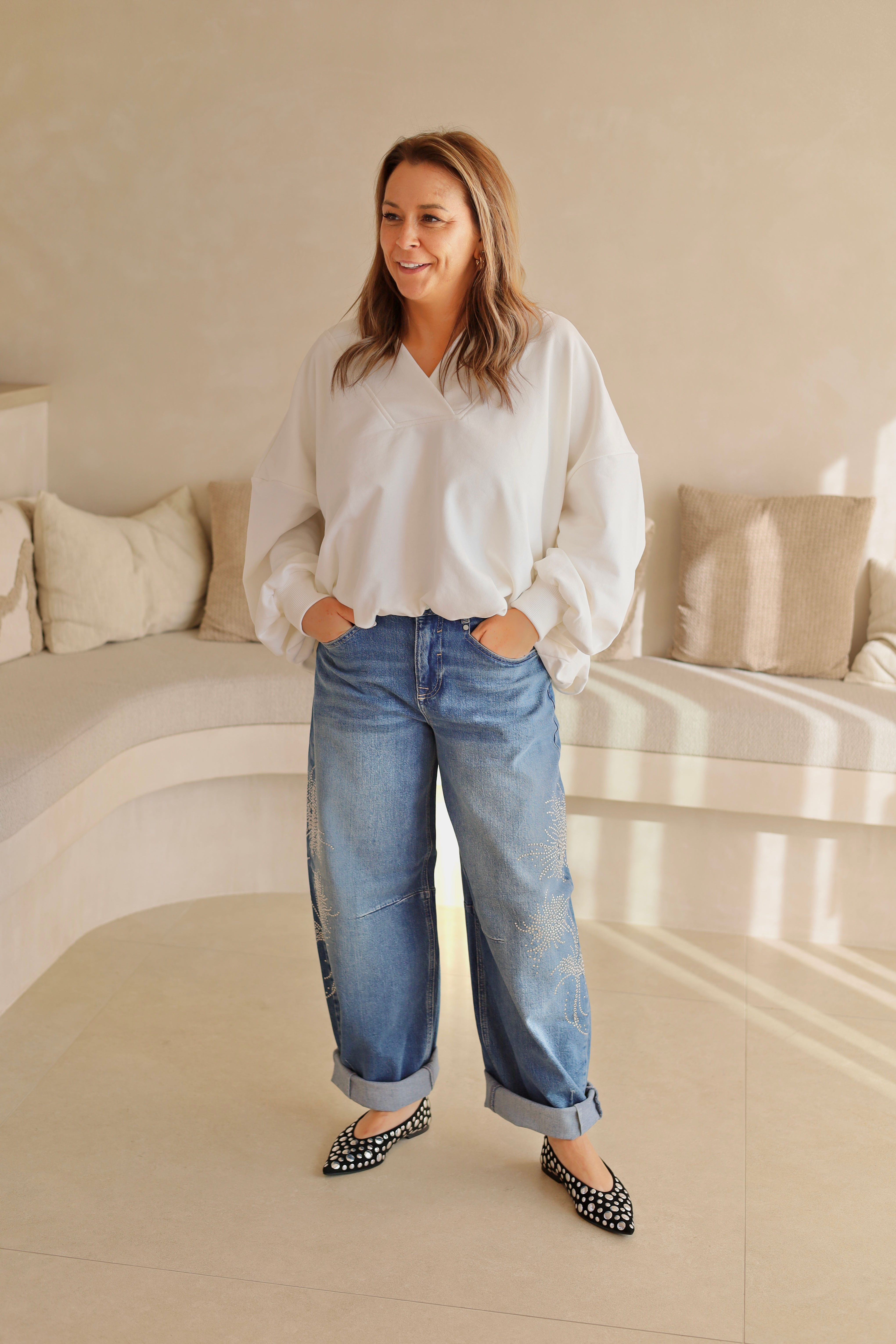 73693 Witte oversized sweater met v-hals Black Rose
