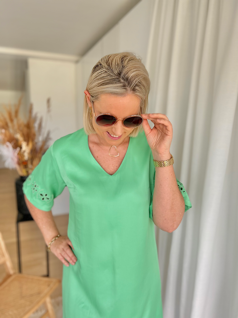 Thumbnail: 63711 Smaragdgroene losvallende jurk met mouwdetails Atmos