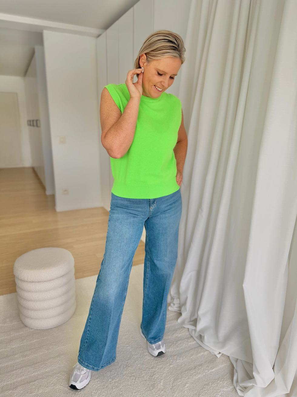 Thumbnail: 67308 Fluo groene trui zonder mouwen M-I