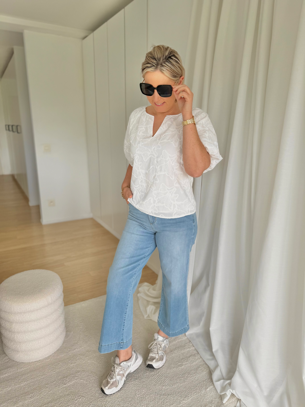 Thumbnail: 67087 Witte blouse met pofmouw en ton-sur-ton motief Comma