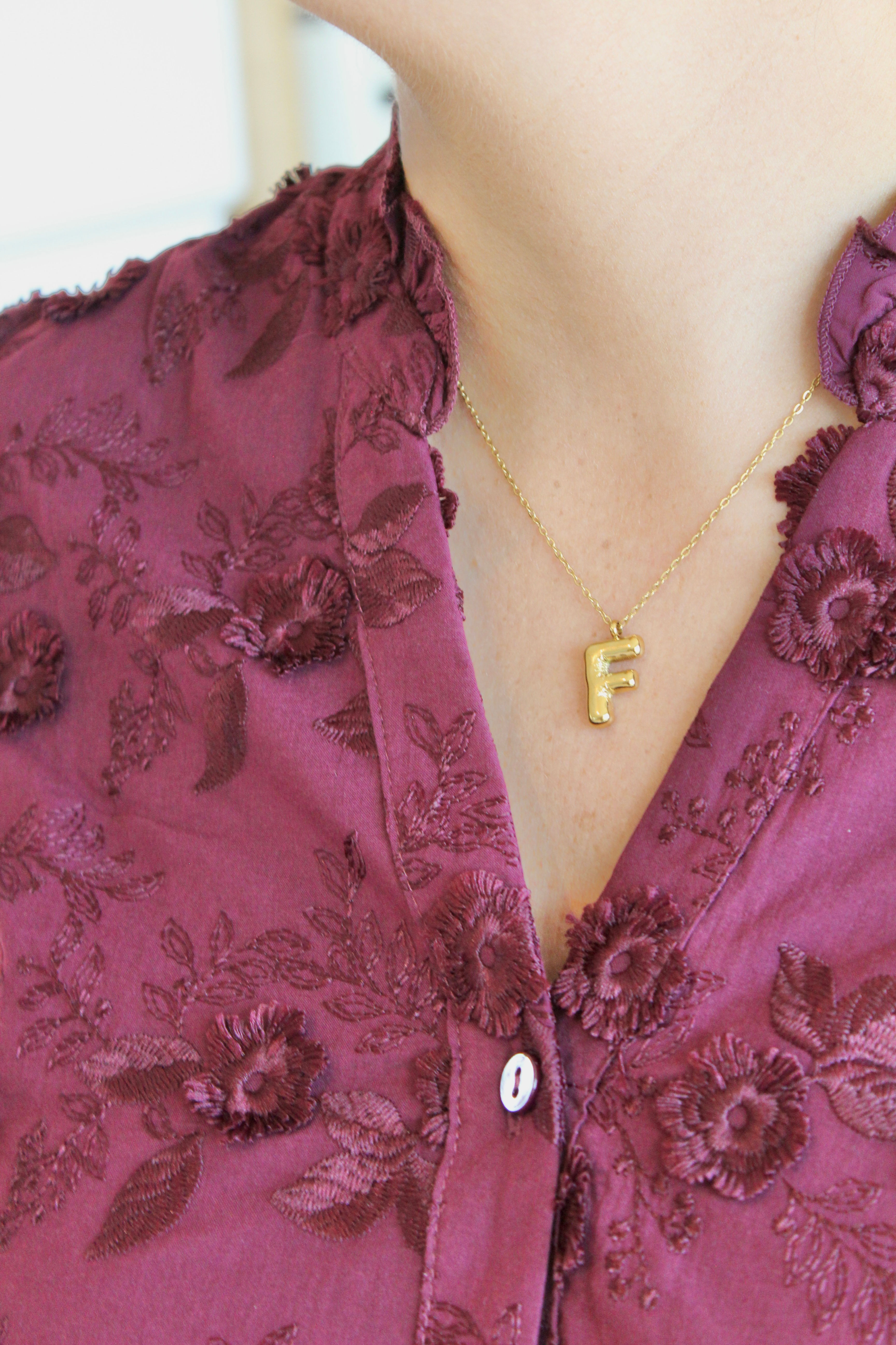 73474 Fijne gouden halsketting met letter "F" GWY