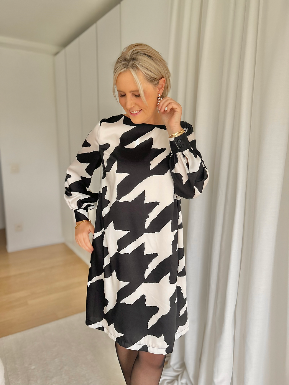 Thumbnail: 65212 Korte jurk in zwart/witte print Senso