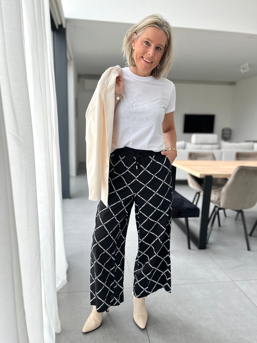 Thumbnail: 59772 Zwart broek op rek met logo KARL LAGERFELD