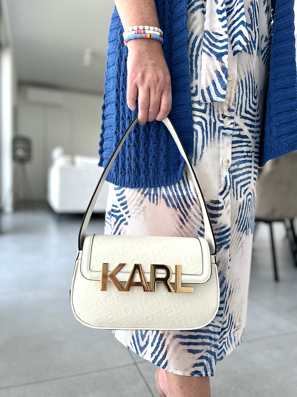 Thumbnail: 62477 Cobaltblauwe katoenen cardigan. zonder mouwen Caroline Biss